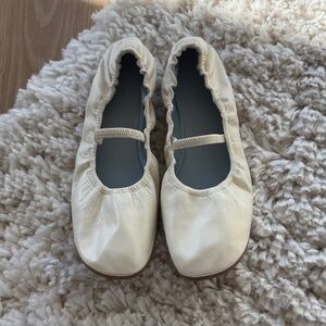 NWOT Reformation Buffy Ruched Ballet Flat